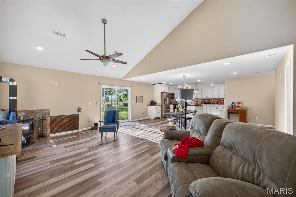 12807 School Drive Property Photo 20