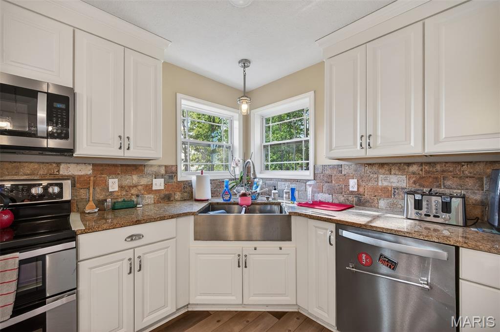 12807 School Drive Property Photo 25