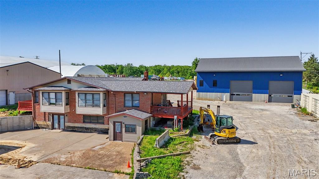 17721 N Service Road Property Photo 1