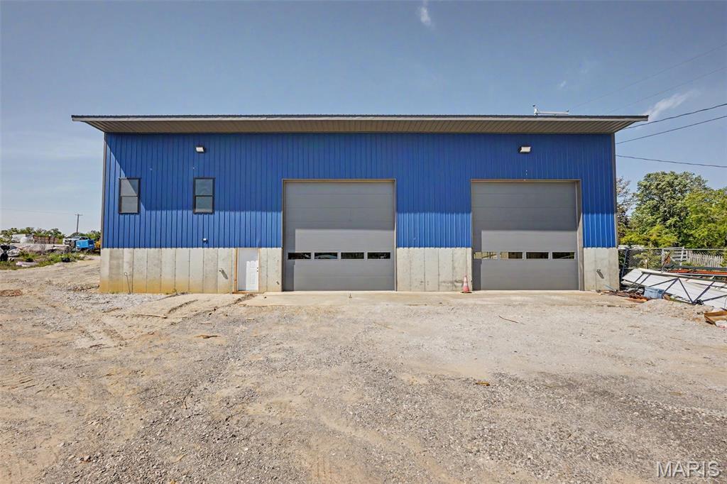 17721 N Service Road Property Photo 5