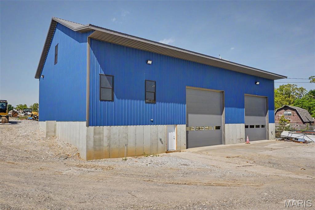 17721 N Service Road Property Photo 6