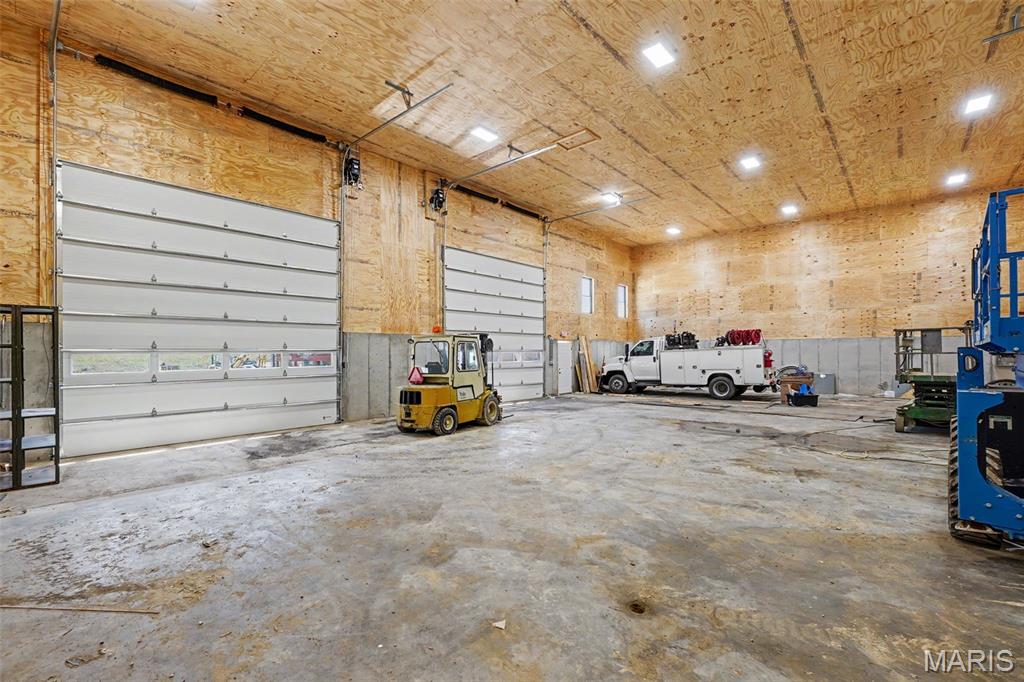 17721 N Service Road Property Photo 7