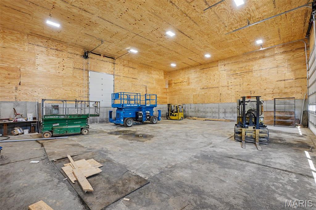 17721 N Service Road Property Photo 8