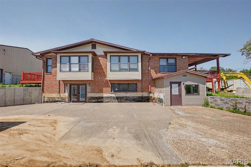 17721 N Service Road Property Photo 10