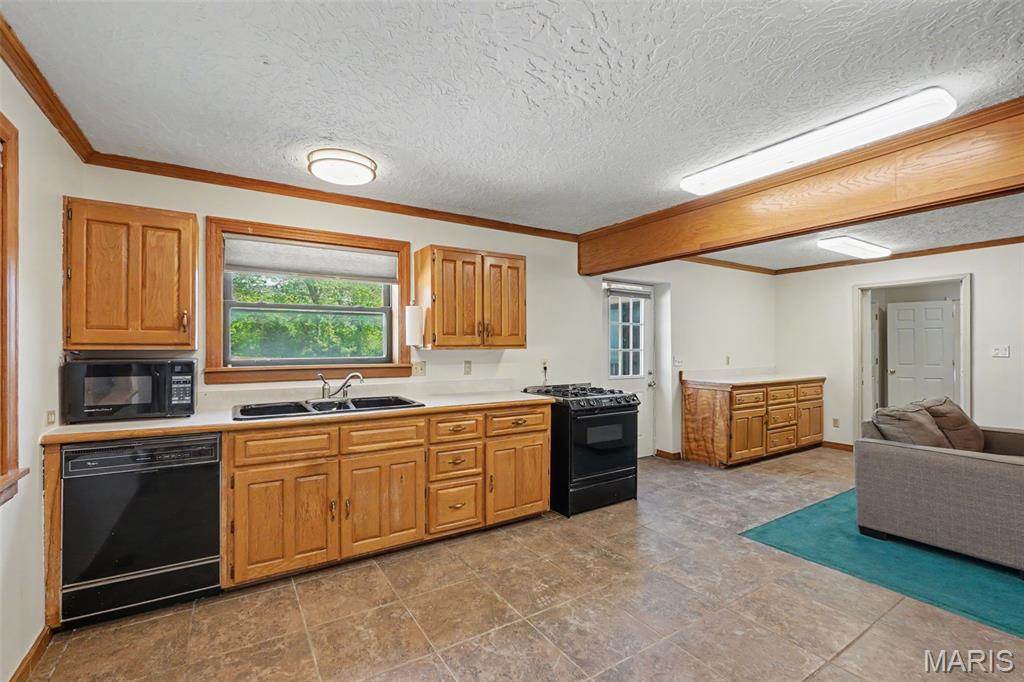 17721 N Service Road Property Photo 33