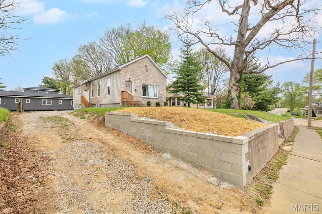 523 Hillsboro Avenue Property Photo 8
