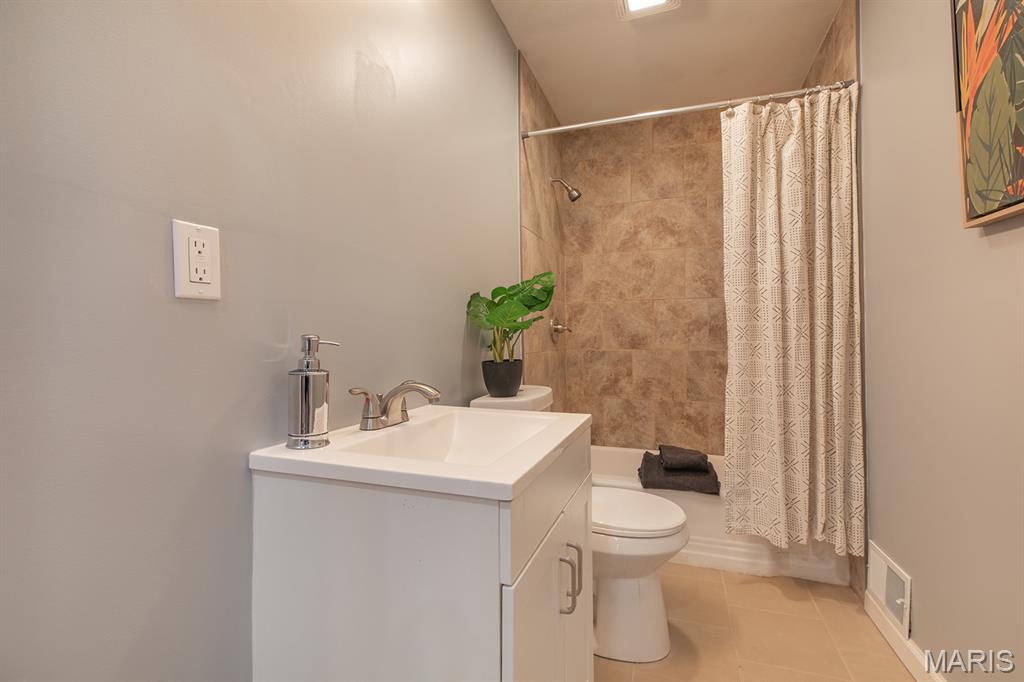 523 Hillsboro Avenue Property Photo 32