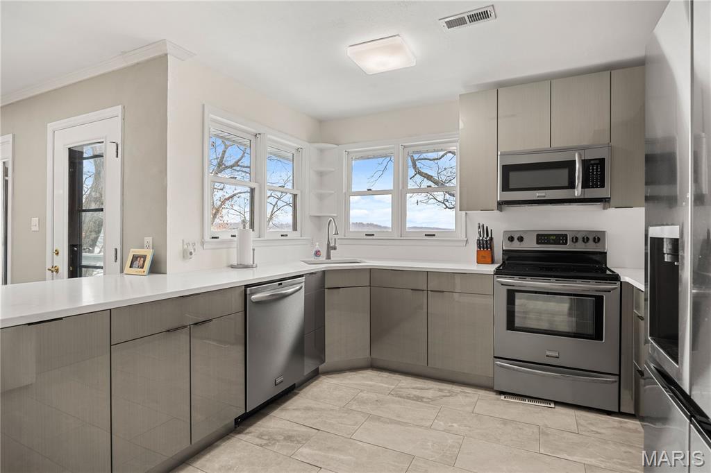 180 Borders Drive Property Photo 10
