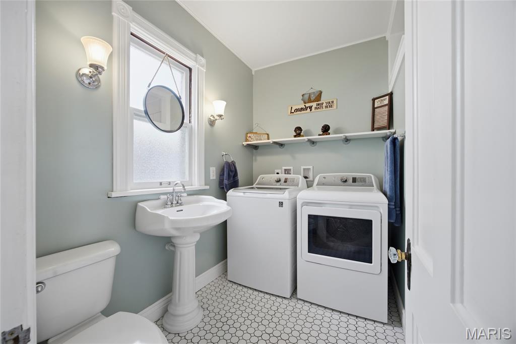717 Clark Street Property Photo 12