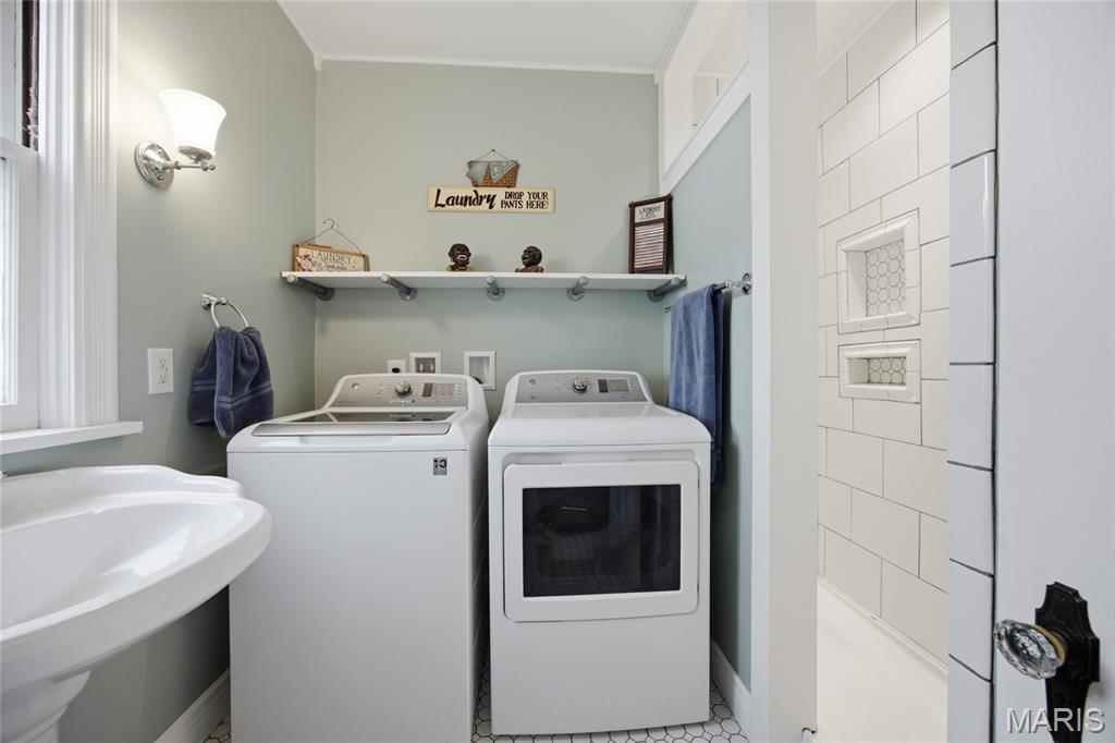 717 Clark Street Property Photo 13