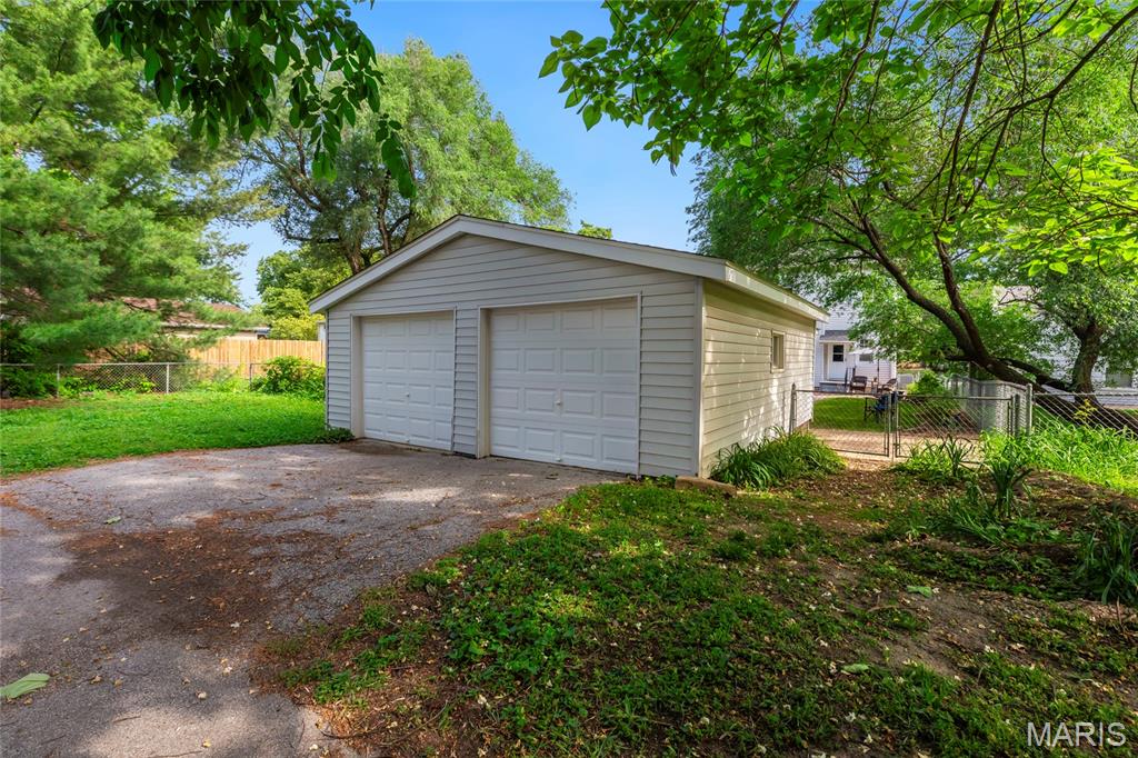 717 Clark Street Property Photo 30
