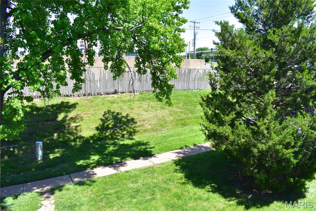 10003 Sakura Drive D Property Photo 27