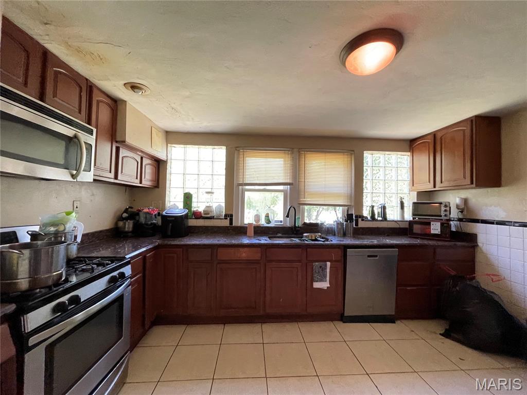 3523 Elmhurst Drive Property Photo 8