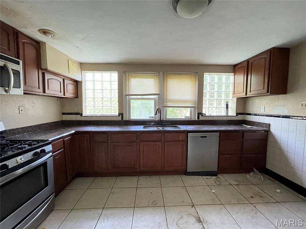 3523 Elmhurst Drive Property Photo 9