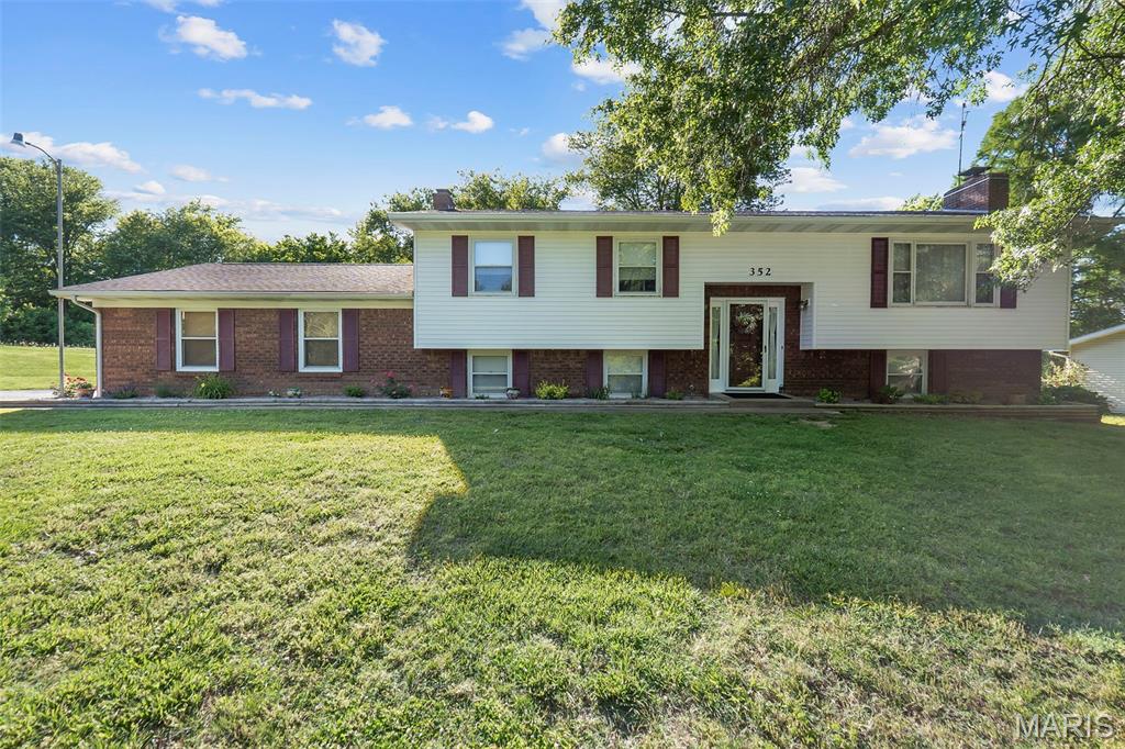352 Rolling Hills Drive Property Photo 1