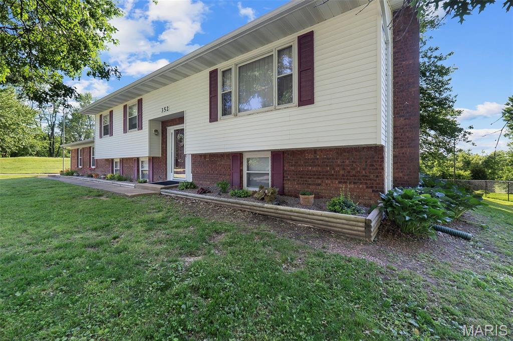 352 Rolling Hills Drive Property Photo 11