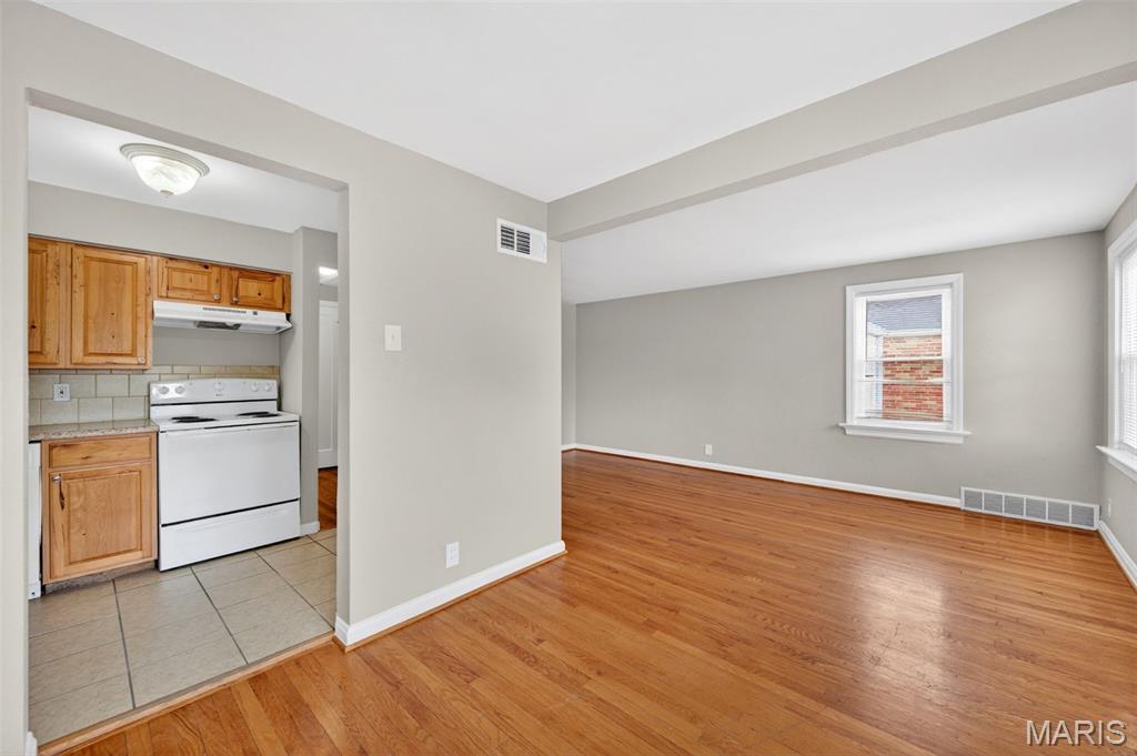 1127 Pembroke Drive Property Photo 6