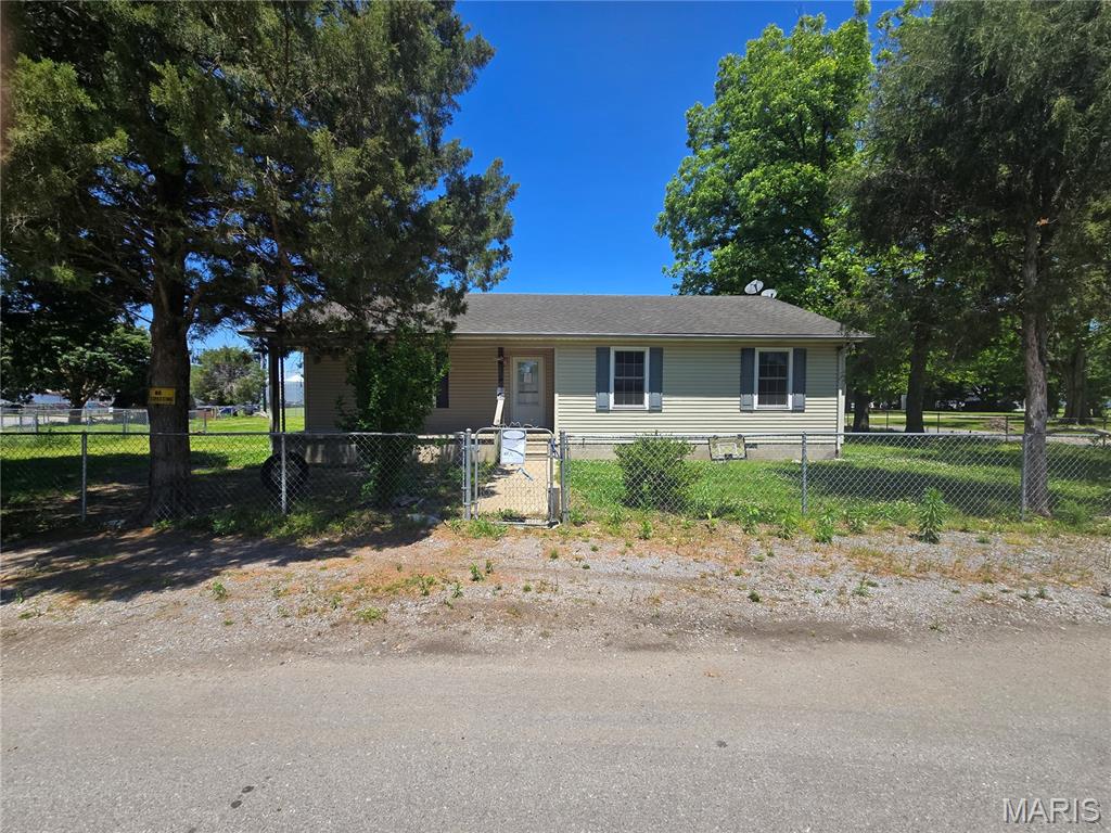 403 Tyler St Property Photo 1
