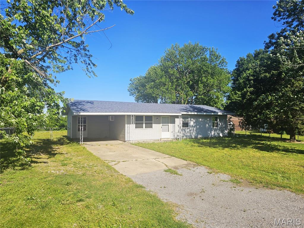 39335 W Sue Drive Property Photo 1