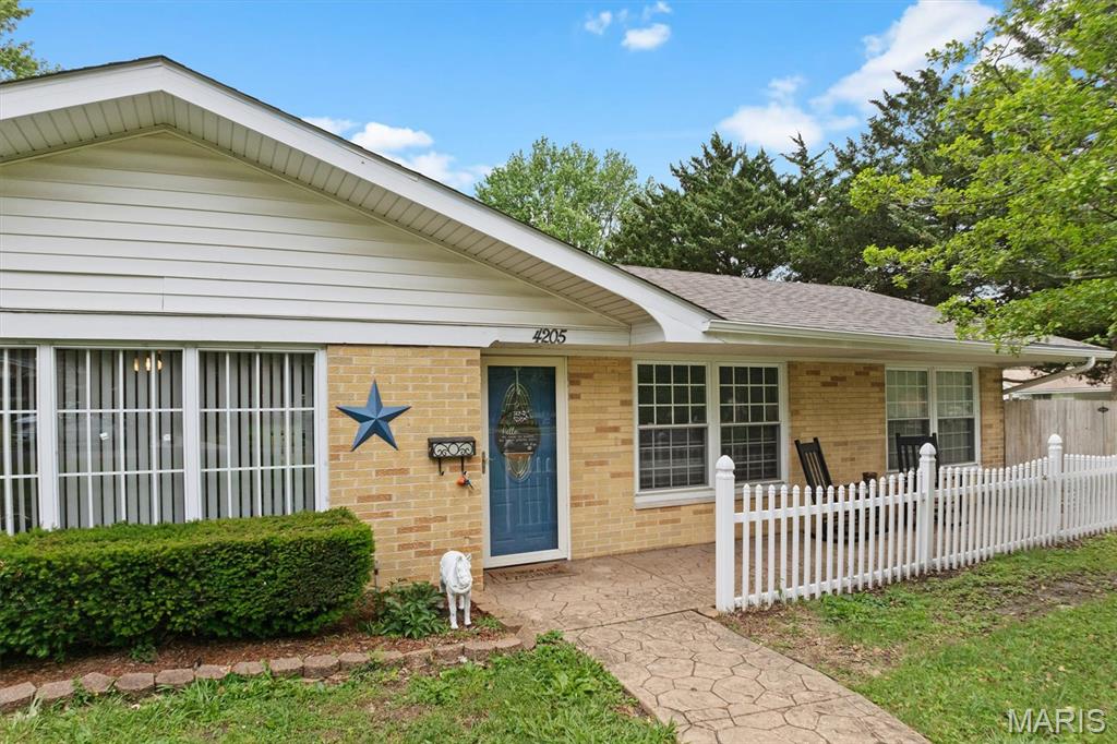 4205 S Park Drive Property Photo 3