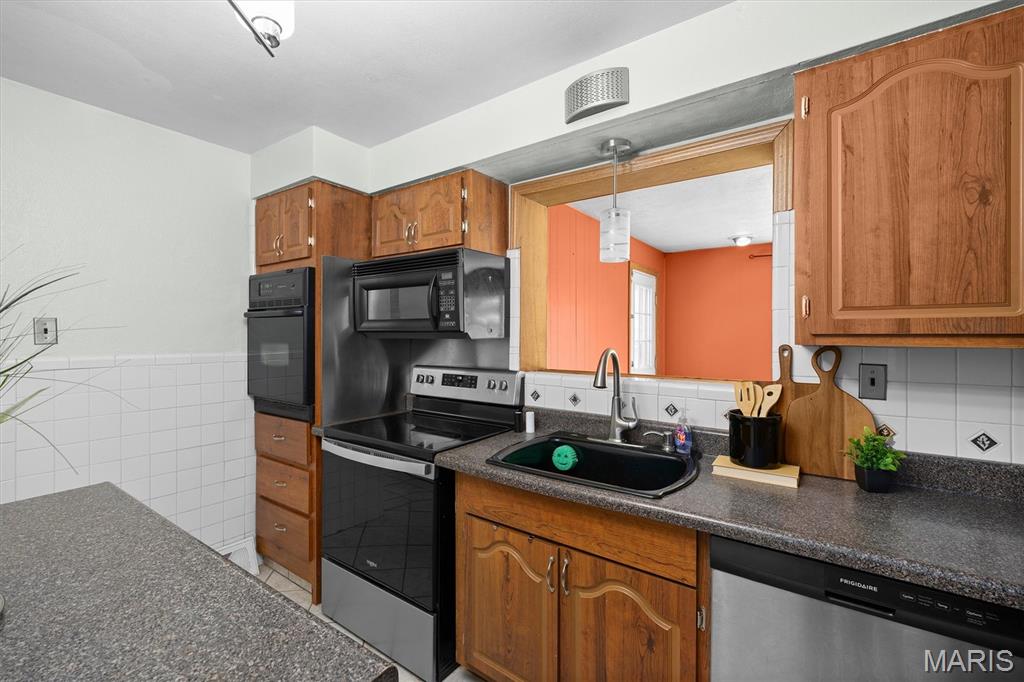 4205 S Park Drive Property Photo 17