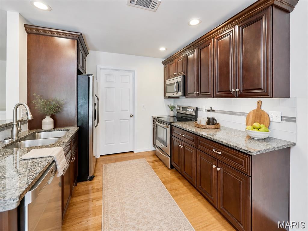 70 Round Table Court Property Photo 6