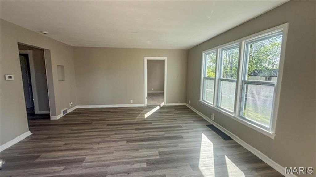 5336 Morse Avenue Property Photo 5