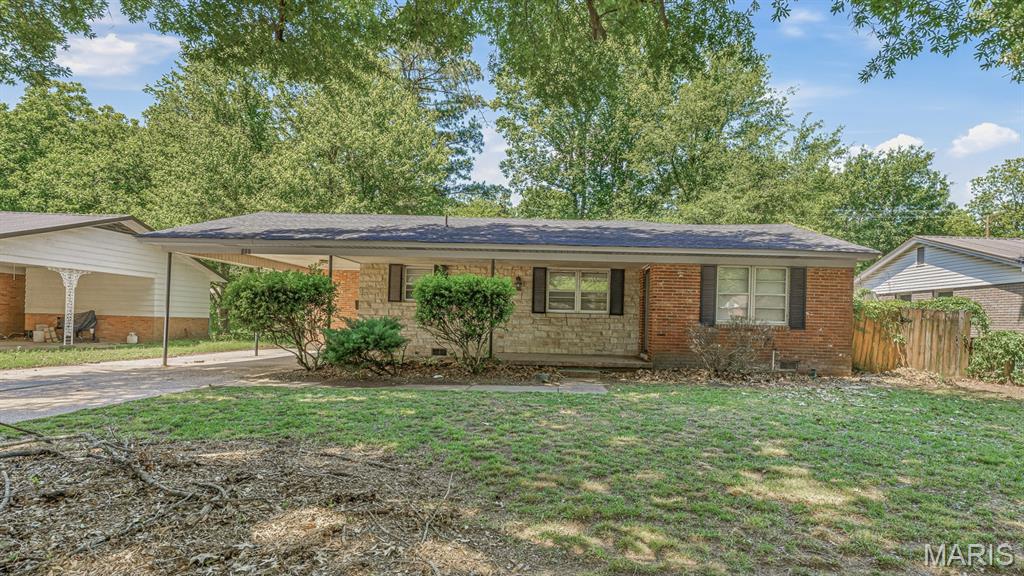 301 E Linden Circle Property Photo 1