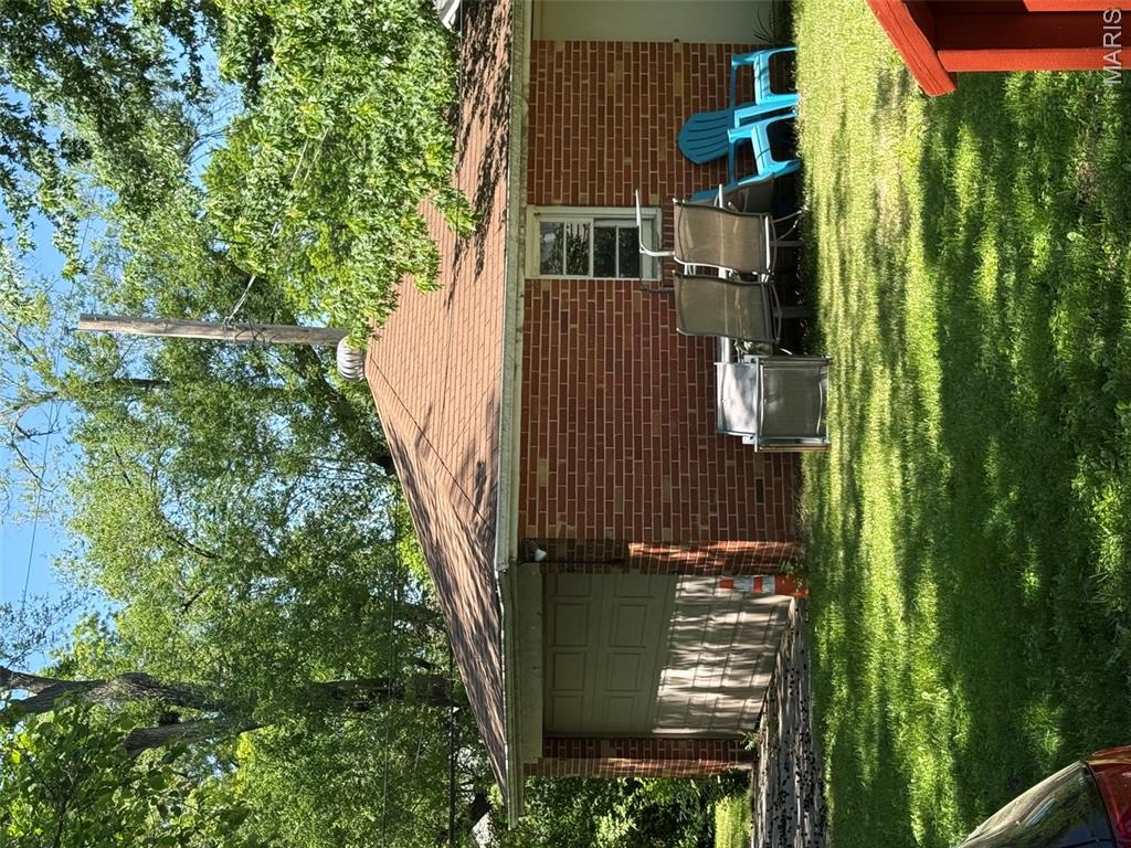 185 De Smet Drive Property Photo 3