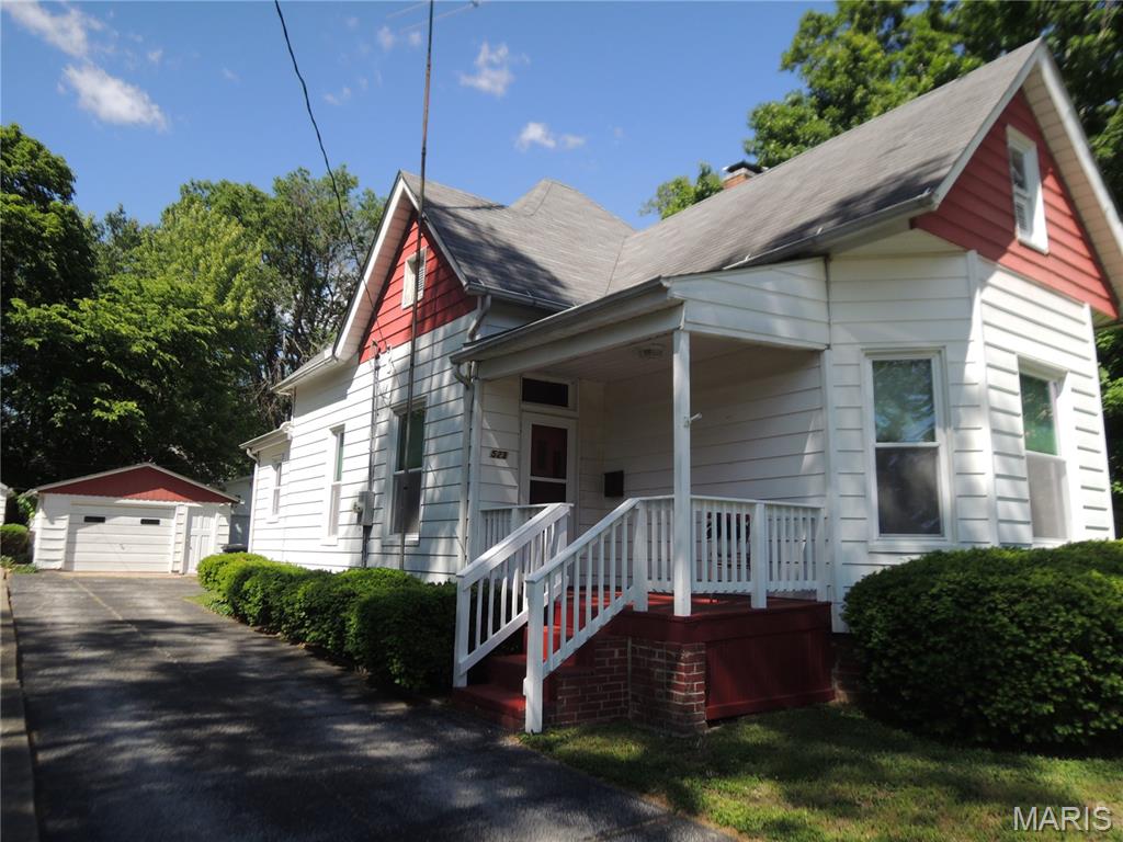 523 E College Avenue Property Photo 1