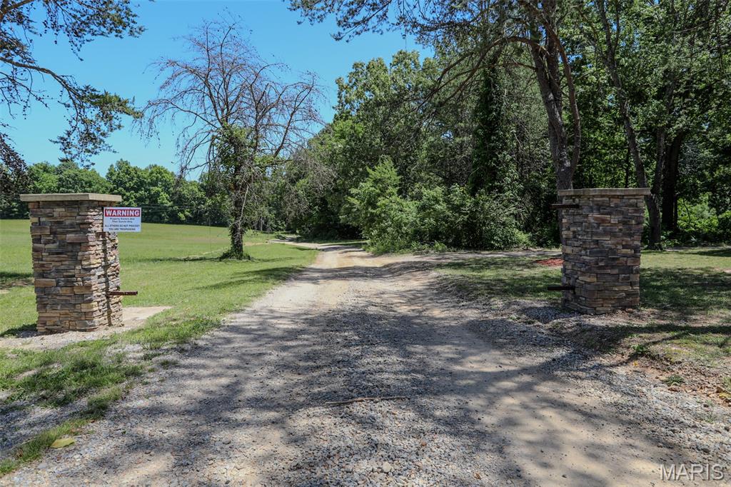 438 Paradise Acres Property Photo 5