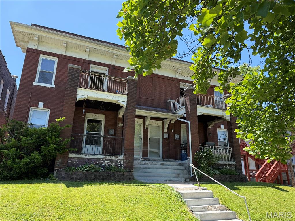 208 Bellerive Boulevard Property Photo 1