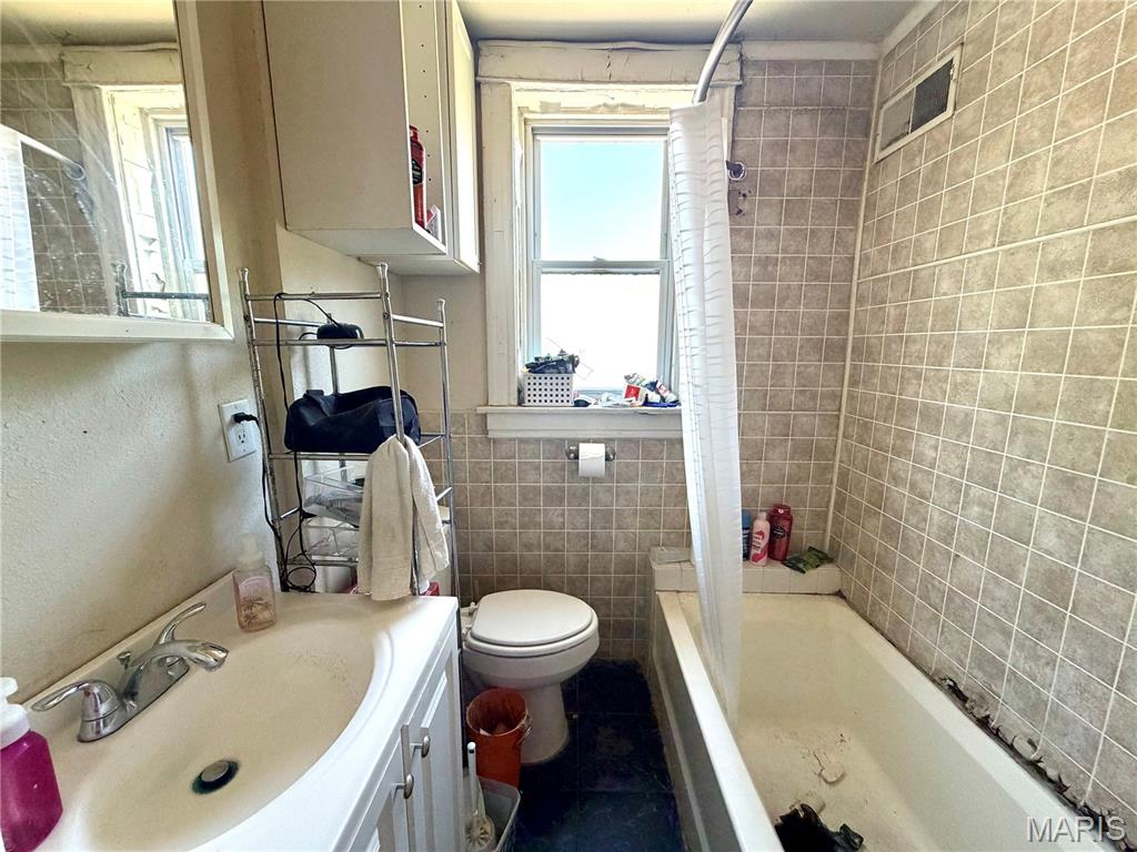 208 Bellerive Boulevard Property Photo 8