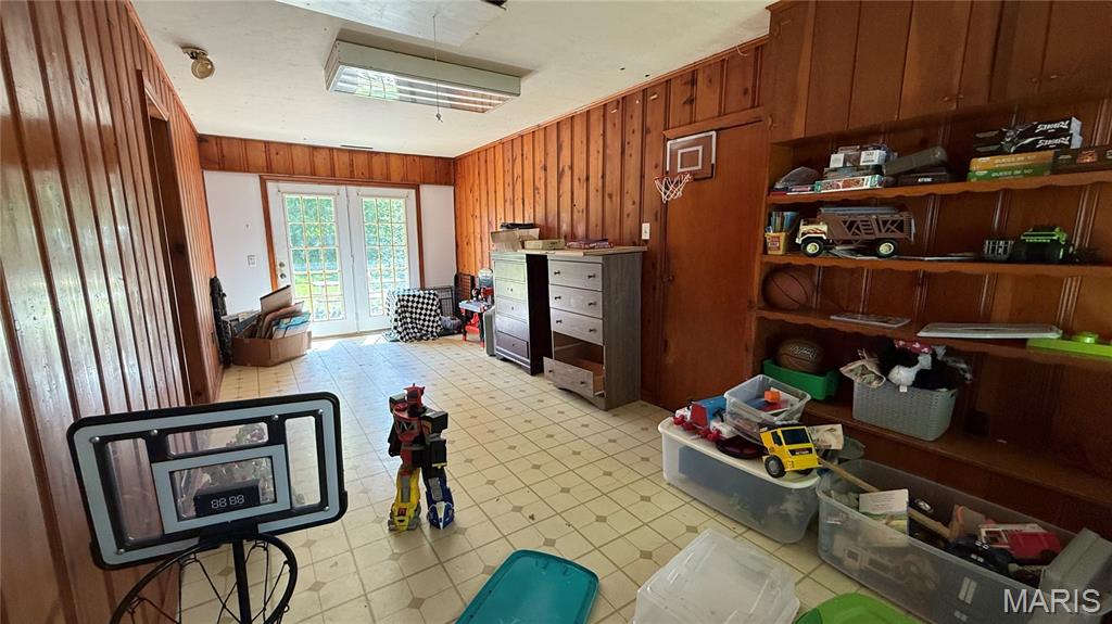 410 N Cypress Street Property Photo 11