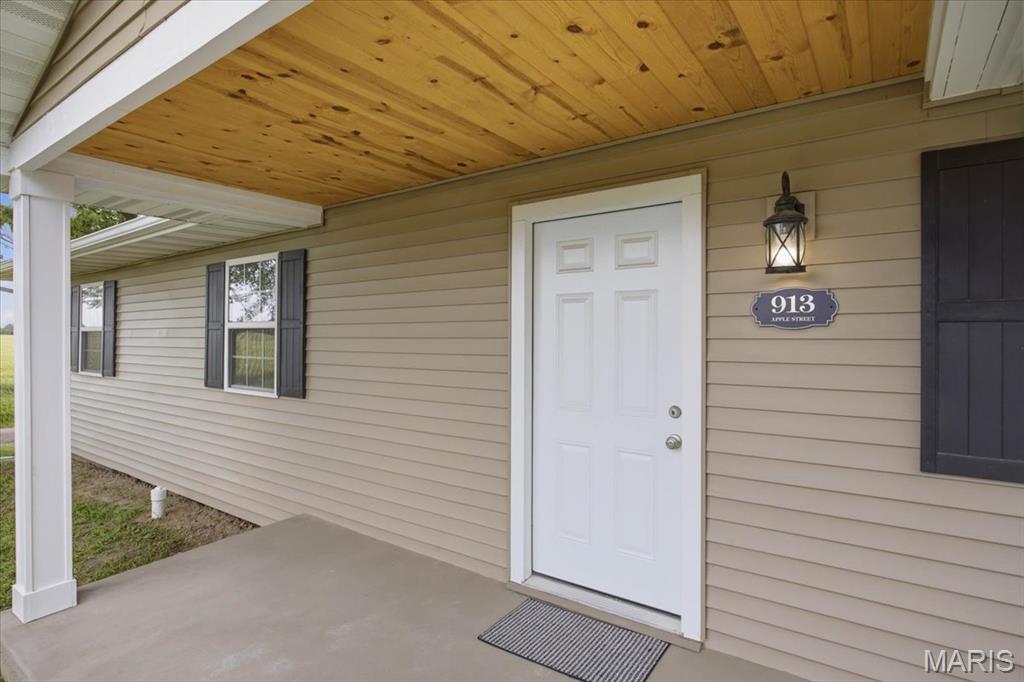 913 Apple Street Property Photo 4