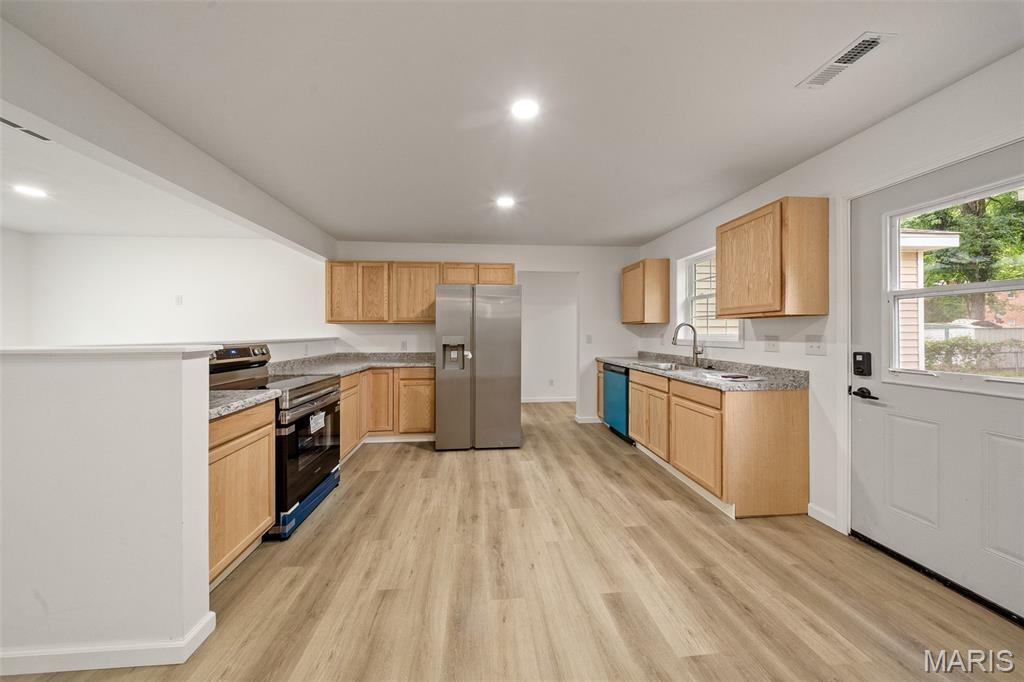 607 E 11th Street Property Photo 4