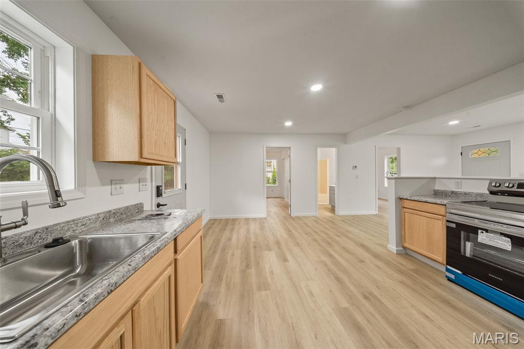 607 E 11th Street Property Photo 5