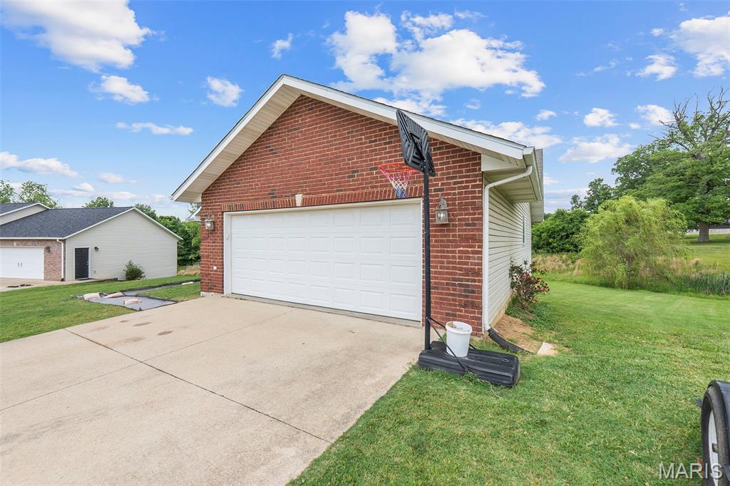 180 Glen Oak Drive Property Photo 2