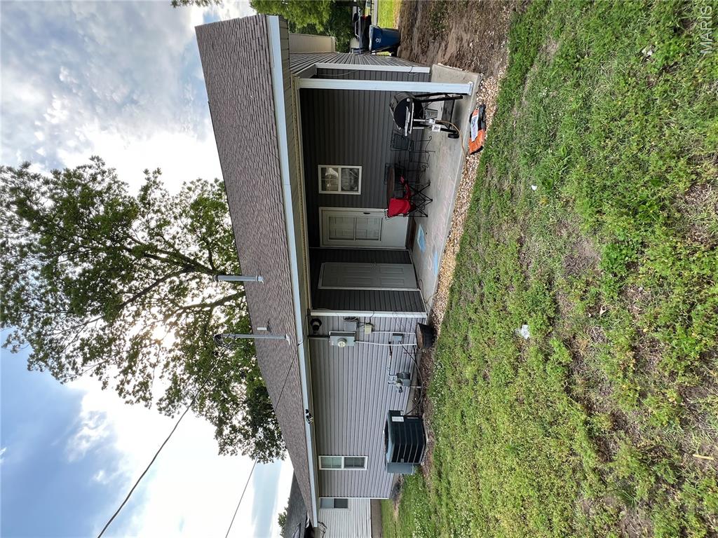 308 E Pine St Property Photo 4