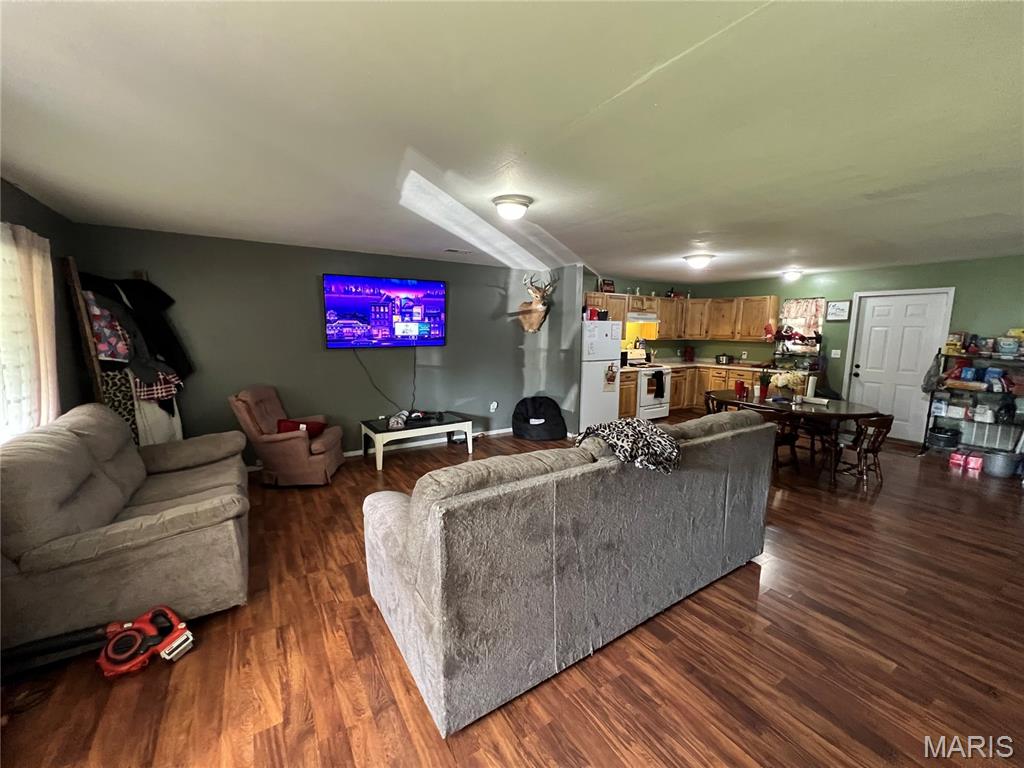 308 E Pine St Property Photo 6