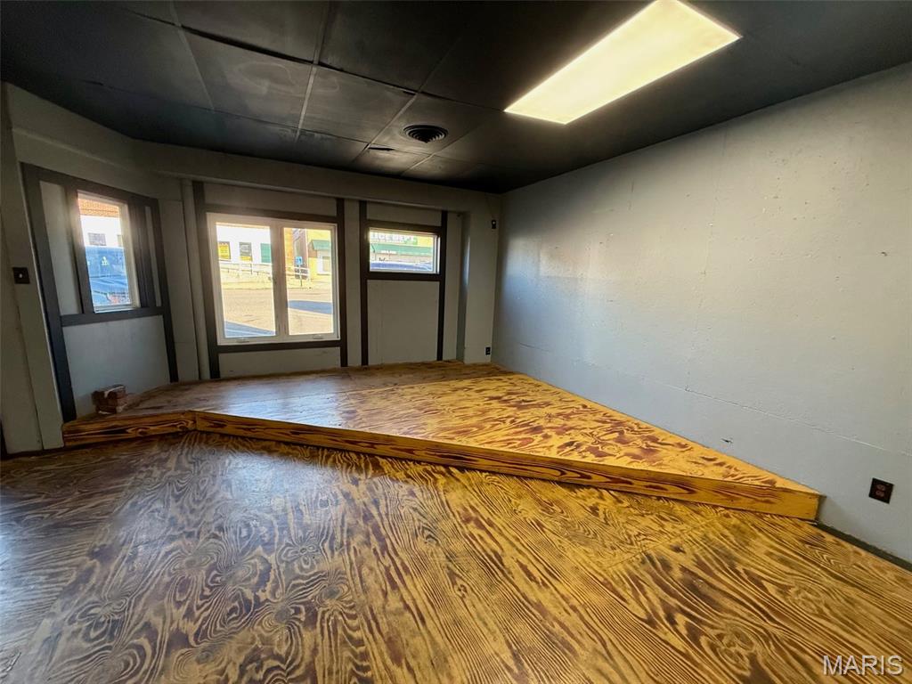 362 E Pine Street Property Photo 4