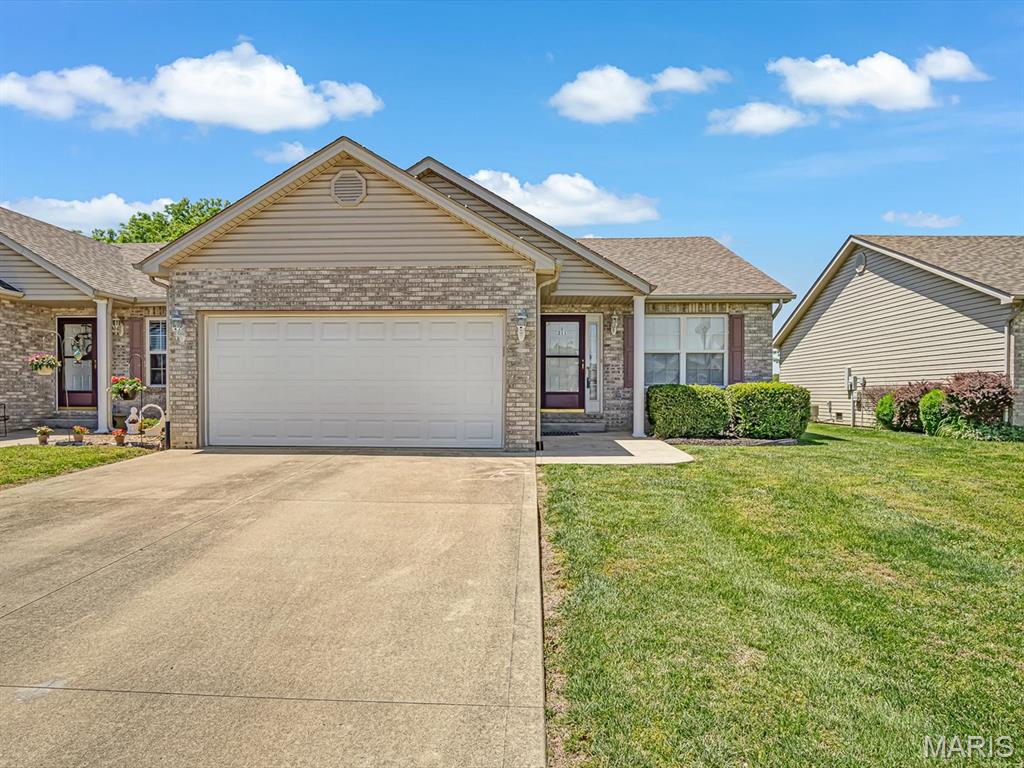 211 Alamosa Drive Property Photo 1