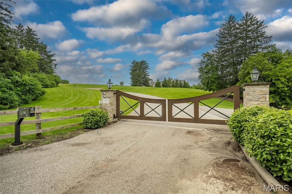 9 Bridle Ridge Lane
