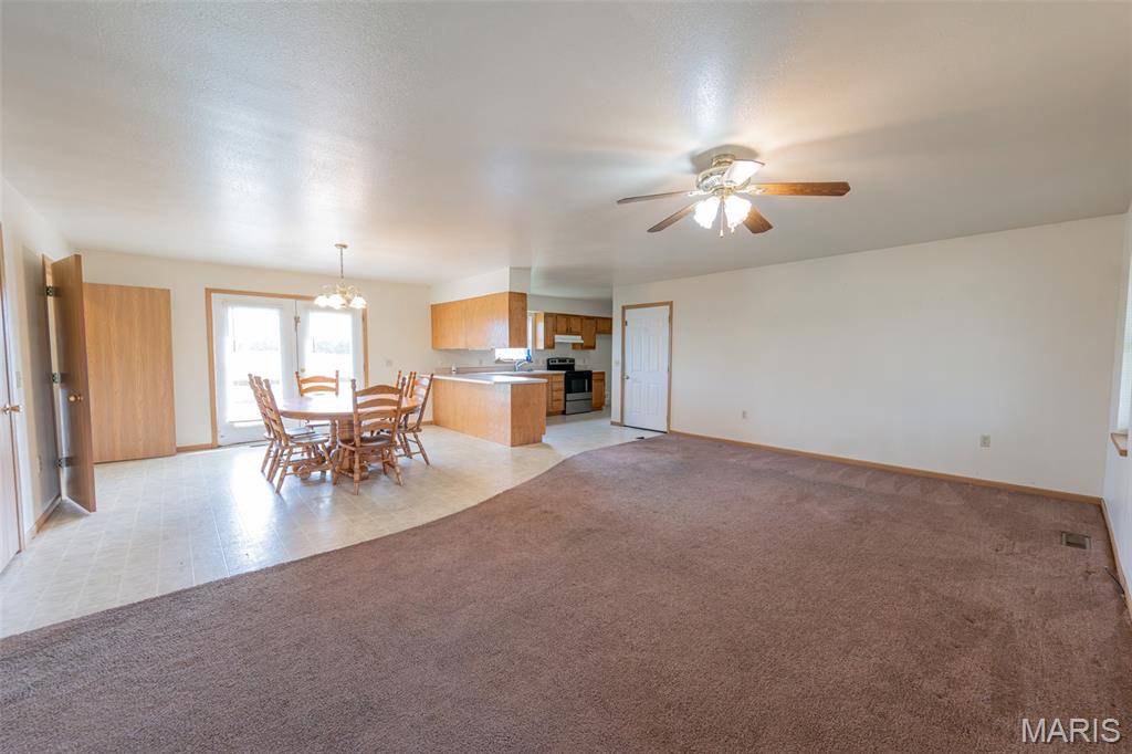 318 E W&w Circle Drive Property Photo 2