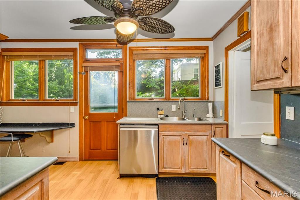 26031520 Property Photo 16