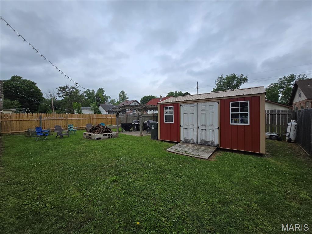 105 S Carleton Street Property Photo 5