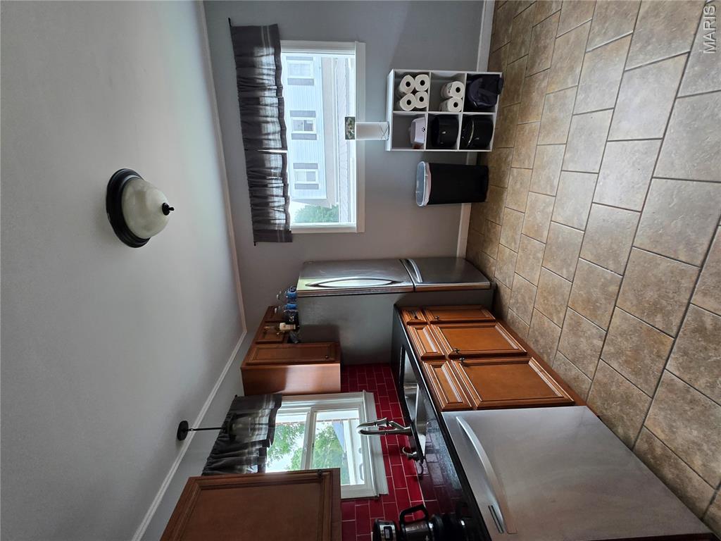105 S Carleton Street Property Photo 12