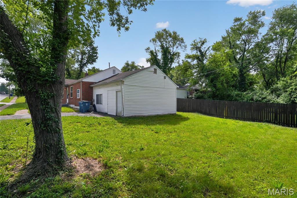 8102 Frost Avenue Property Photo 3
