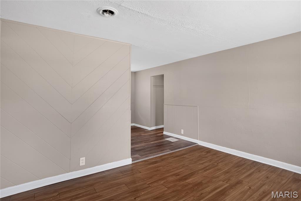 8102 Frost Avenue Property Photo 4