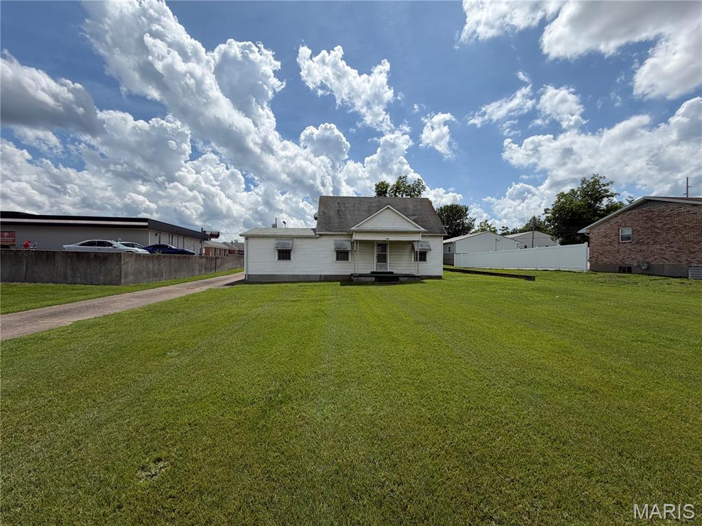 1015 N Kingshighway Street Property Photo 1